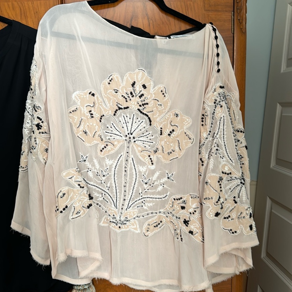 Zara Blouse size Medium, New with tags